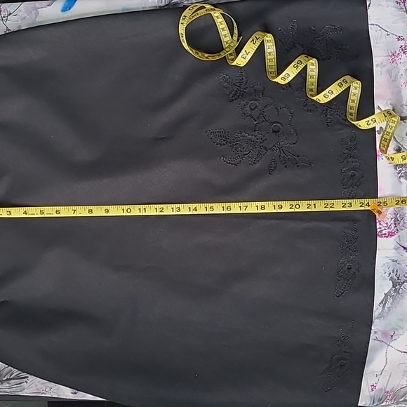 Linen Blend A Line Skirt w Embroidered Flower Details at Hem | Size 16P | NWOT - Picture 7 of 8